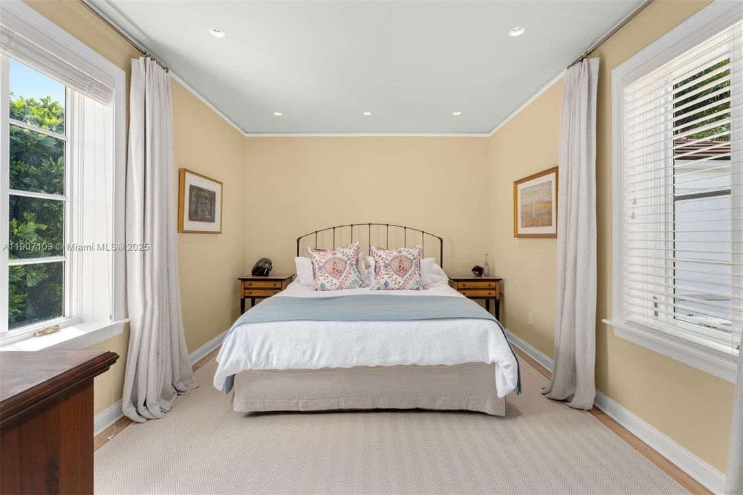 For Sale: $5,950,000 (3 beds, 3 baths, 3293 Square Feet)