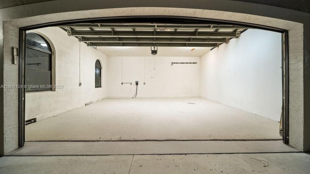 Recently Rented: $8,900 (5 beds, 3 baths, 3346 Square Feet)