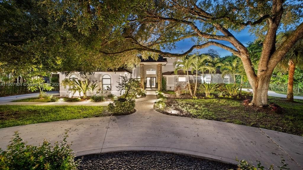 Recently Rented: $8,900 (5 beds, 3 baths, 3346 Square Feet)