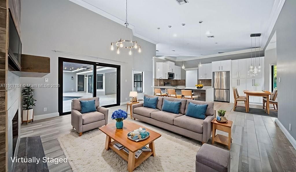 Recently Rented: $8,900 (5 beds, 3 baths, 3346 Square Feet)