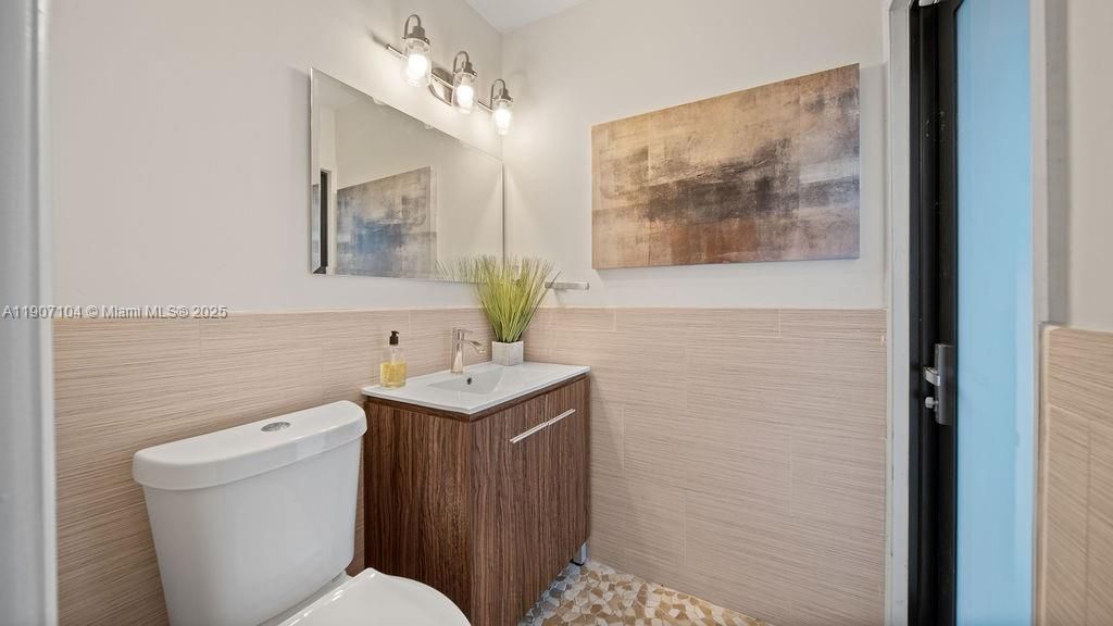 Recently Rented: $8,900 (5 beds, 3 baths, 3346 Square Feet)