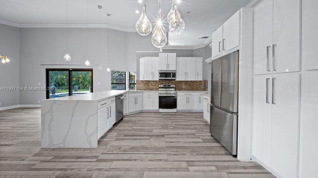 Recently Rented: $8,900 (5 beds, 3 baths, 3346 Square Feet)