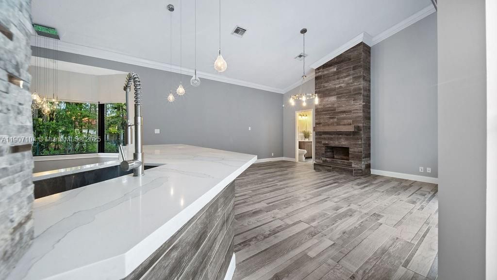 Recently Rented: $8,900 (5 beds, 3 baths, 3346 Square Feet)