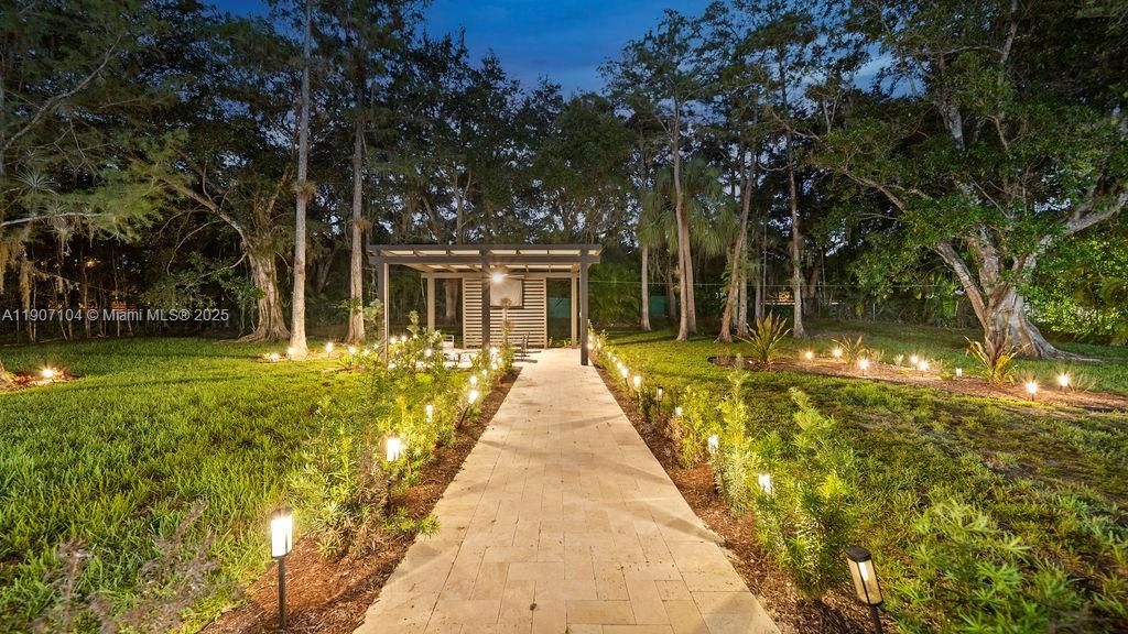 Recently Rented: $8,900 (5 beds, 3 baths, 3346 Square Feet)