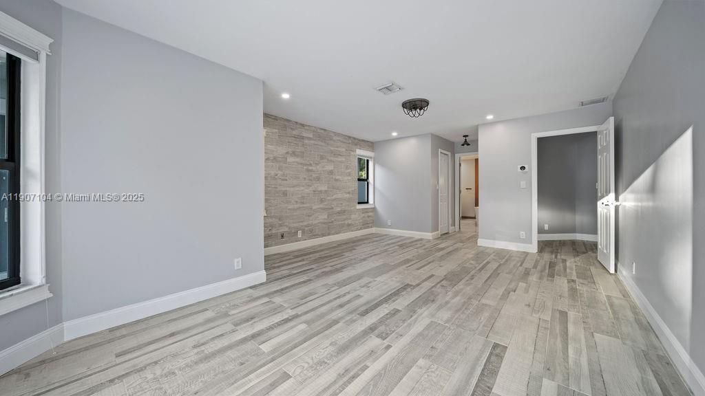 Recently Rented: $8,900 (5 beds, 3 baths, 3346 Square Feet)