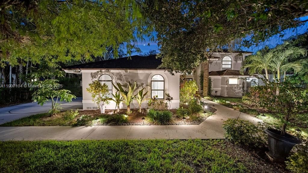 Recently Rented: $8,900 (5 beds, 3 baths, 3346 Square Feet)