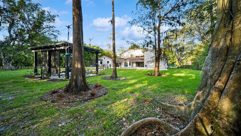 Recently Rented: $8,900 (5 beds, 3 baths, 3346 Square Feet)