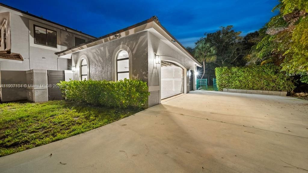 Recently Rented: $8,900 (5 beds, 3 baths, 3346 Square Feet)