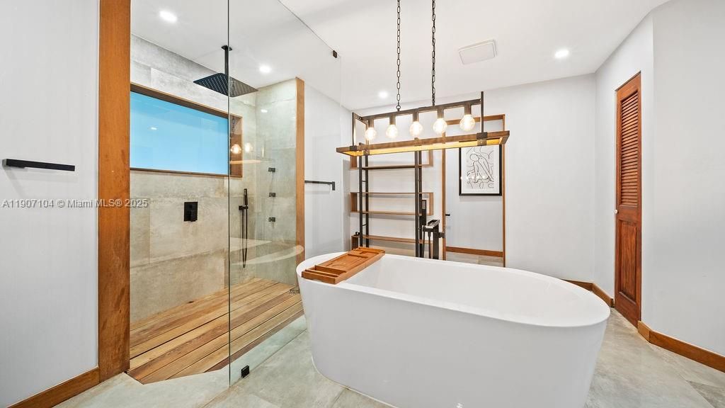 Recently Rented: $8,900 (5 beds, 3 baths, 3346 Square Feet)