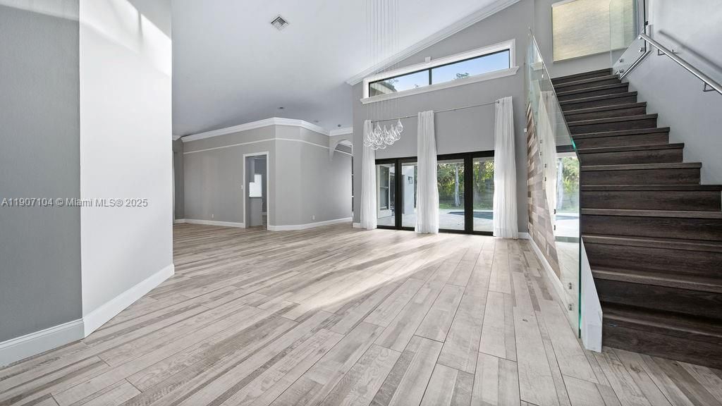 Recently Rented: $8,900 (5 beds, 3 baths, 3346 Square Feet)