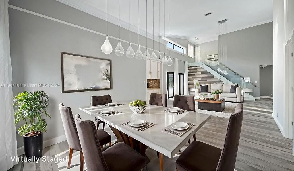 Recently Rented: $8,900 (5 beds, 3 baths, 3346 Square Feet)