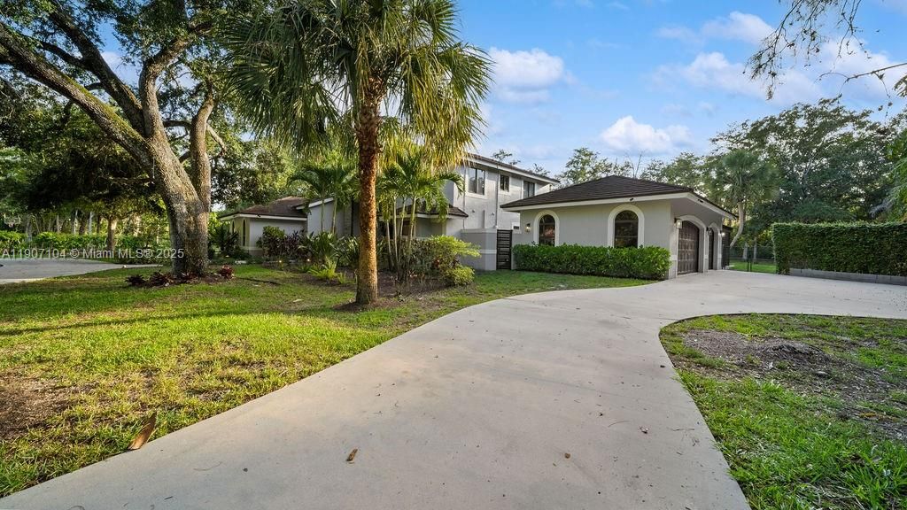 Recently Rented: $8,900 (5 beds, 3 baths, 3346 Square Feet)