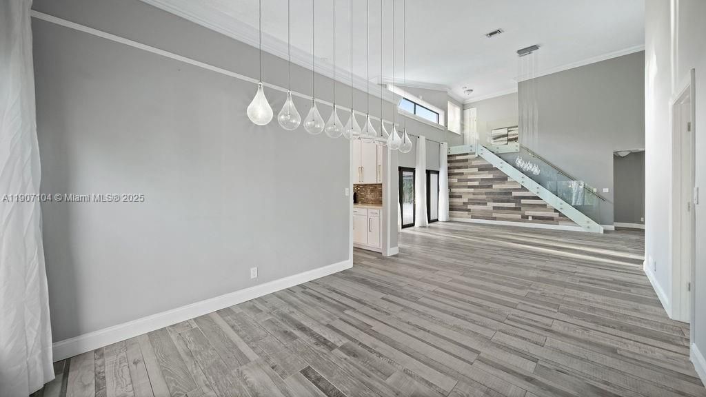 Recently Rented: $8,900 (5 beds, 3 baths, 3346 Square Feet)