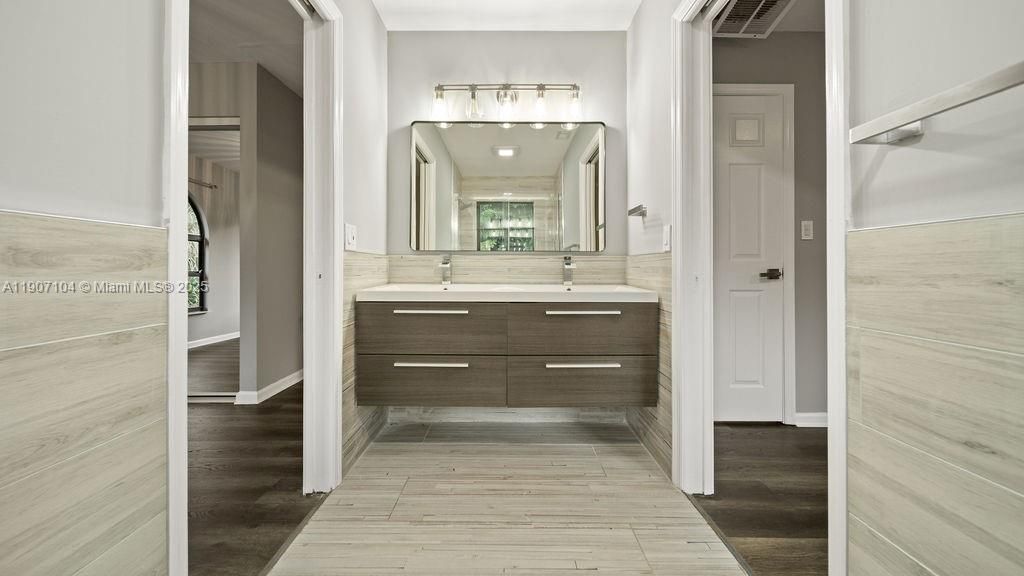 Recently Rented: $8,900 (5 beds, 3 baths, 3346 Square Feet)