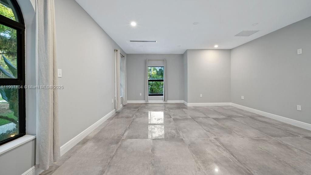 Recently Rented: $8,900 (5 beds, 3 baths, 3346 Square Feet)