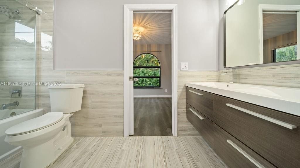 Recently Rented: $8,900 (5 beds, 3 baths, 3346 Square Feet)