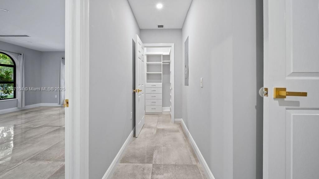 Recently Rented: $8,900 (5 beds, 3 baths, 3346 Square Feet)