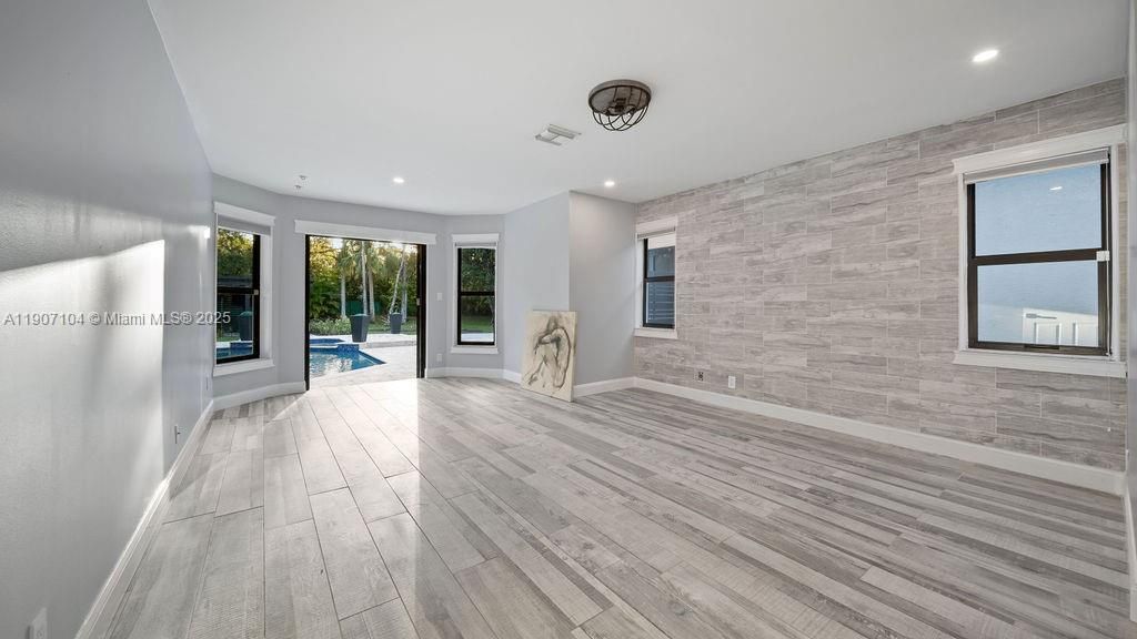 Recently Rented: $8,900 (5 beds, 3 baths, 3346 Square Feet)