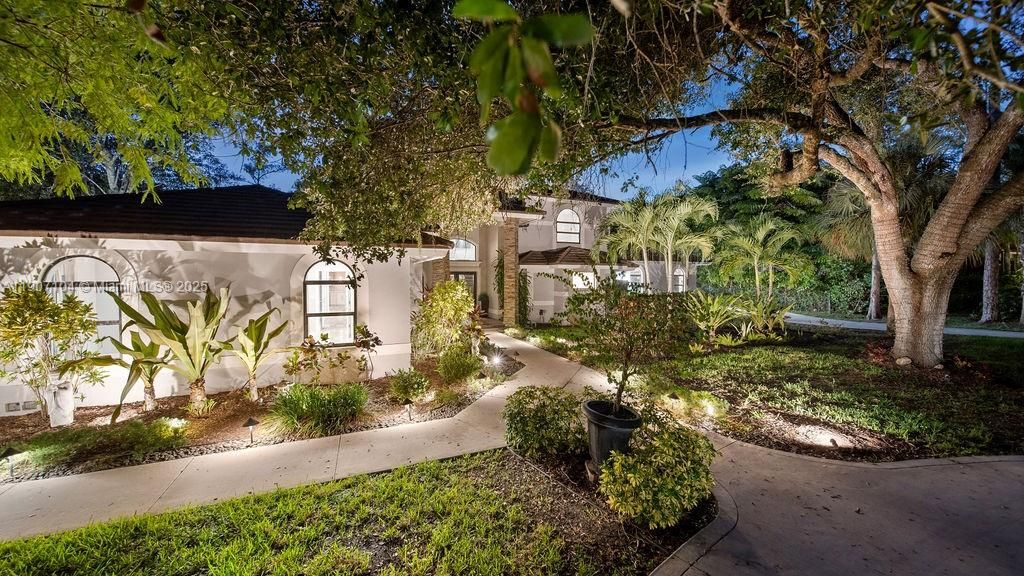 Recently Rented: $8,900 (5 beds, 3 baths, 3346 Square Feet)