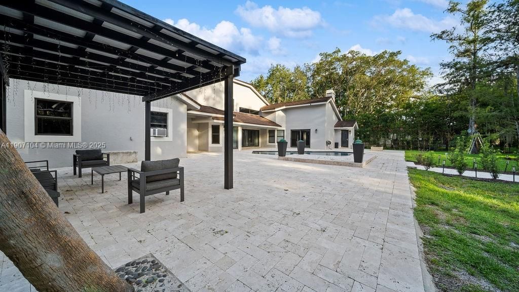 Recently Rented: $8,900 (5 beds, 3 baths, 3346 Square Feet)