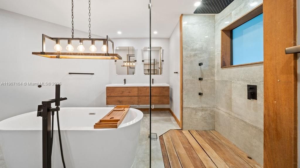 Recently Rented: $8,900 (5 beds, 3 baths, 3346 Square Feet)