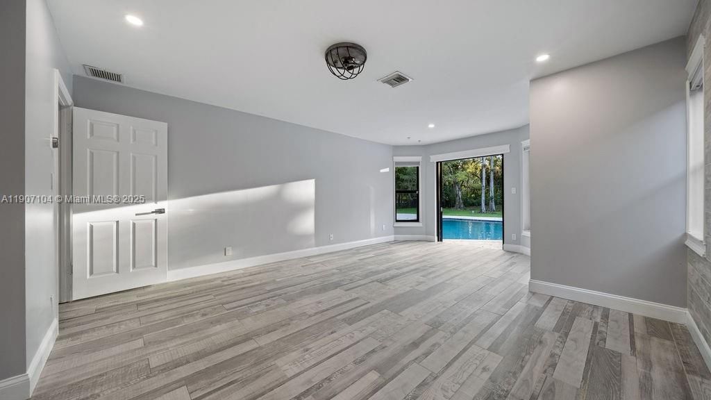 Recently Rented: $8,900 (5 beds, 3 baths, 3346 Square Feet)