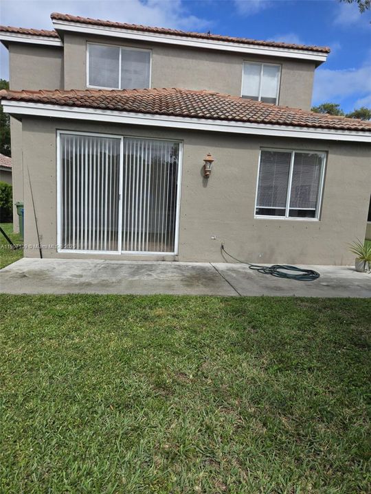 En Venta: $960,000 (4 camas, 2 baños, 1902 Pies cuadrados)