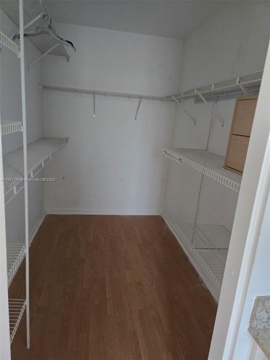 En Venta: $960,000 (4 camas, 2 baños, 1902 Pies cuadrados)