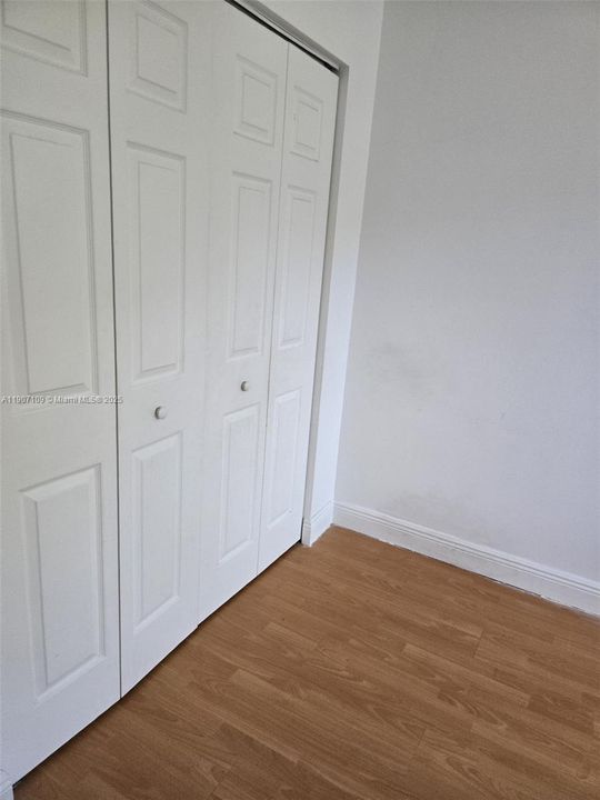 En Venta: $960,000 (4 camas, 2 baños, 1902 Pies cuadrados)