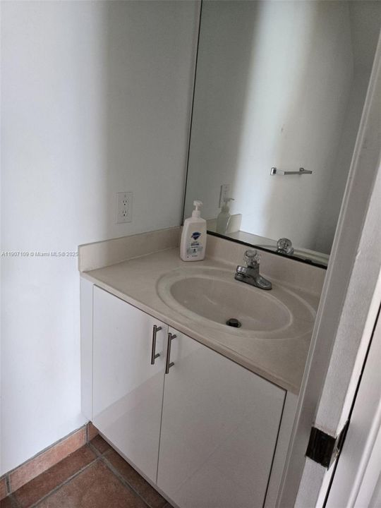 En Venta: $960,000 (4 camas, 2 baños, 1902 Pies cuadrados)