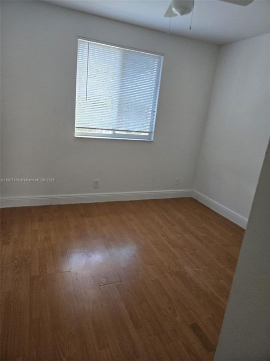 En Venta: $960,000 (4 camas, 2 baños, 1902 Pies cuadrados)