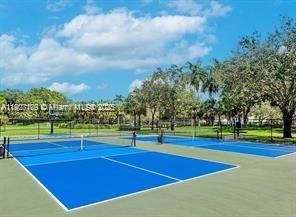 En Venta: $960,000 (4 camas, 2 baños, 1902 Pies cuadrados)