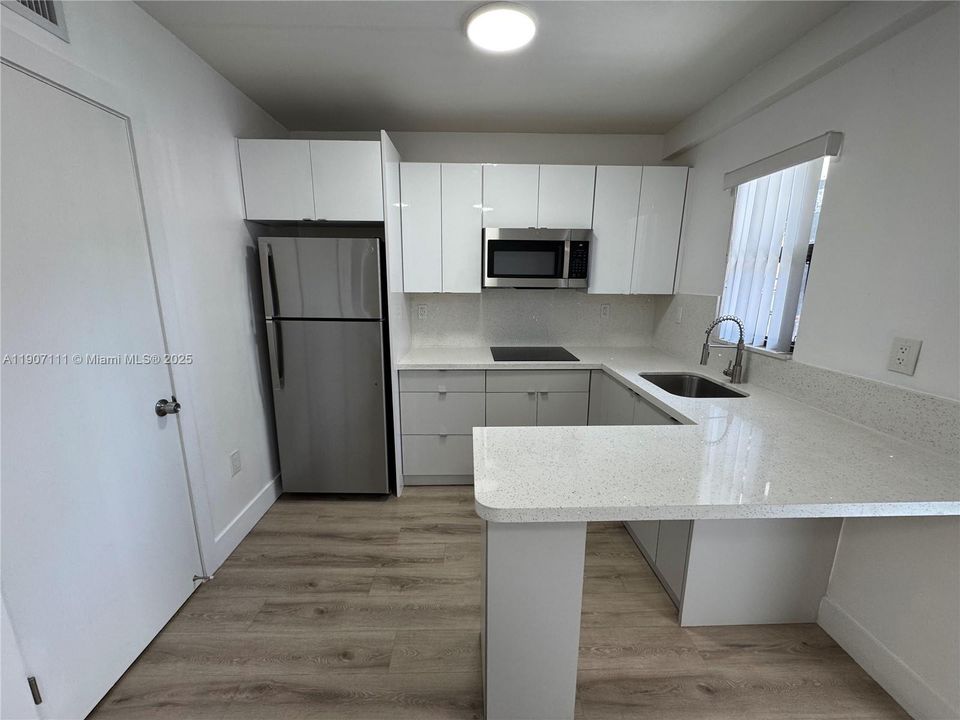 Recently Rented: $1,600 (1 beds, 1 baths, 950 Square Feet)