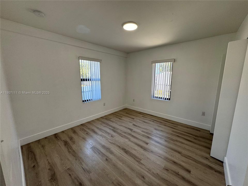Recently Rented: $1,600 (1 beds, 1 baths, 950 Square Feet)