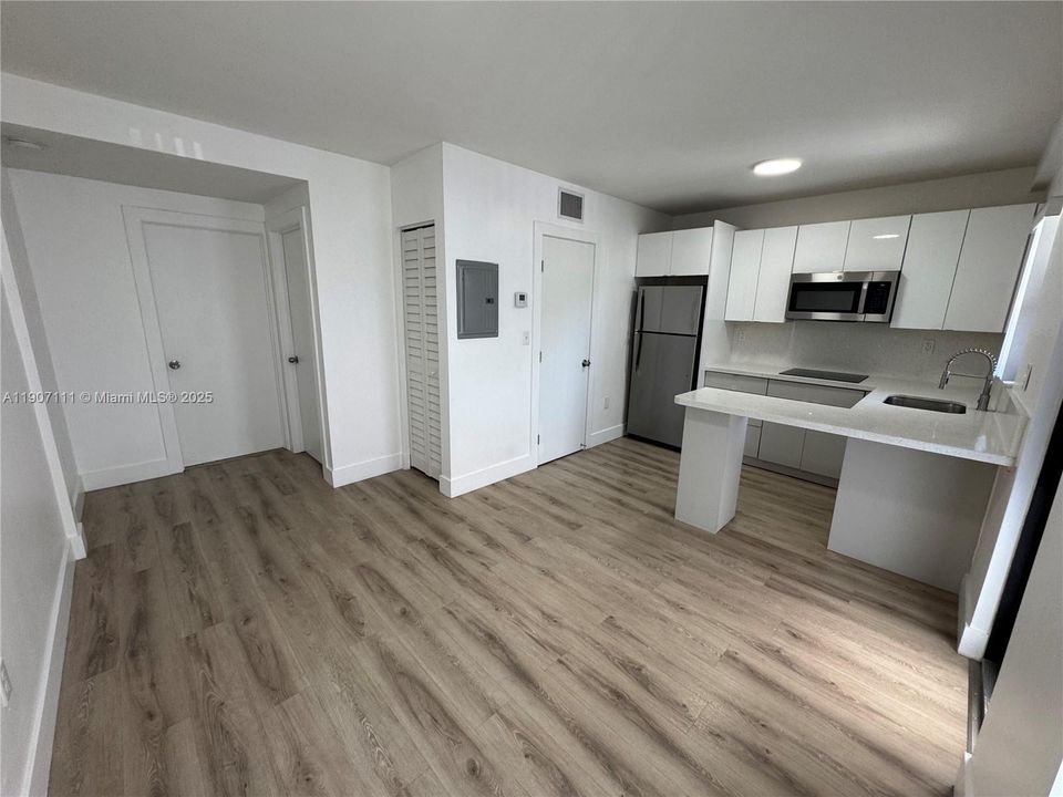 Recently Rented: $1,600 (1 beds, 1 baths, 950 Square Feet)