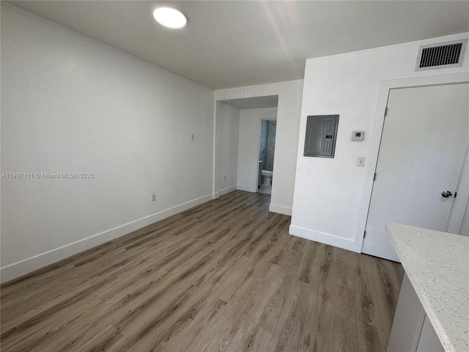 Recently Rented: $1,600 (1 beds, 1 baths, 950 Square Feet)