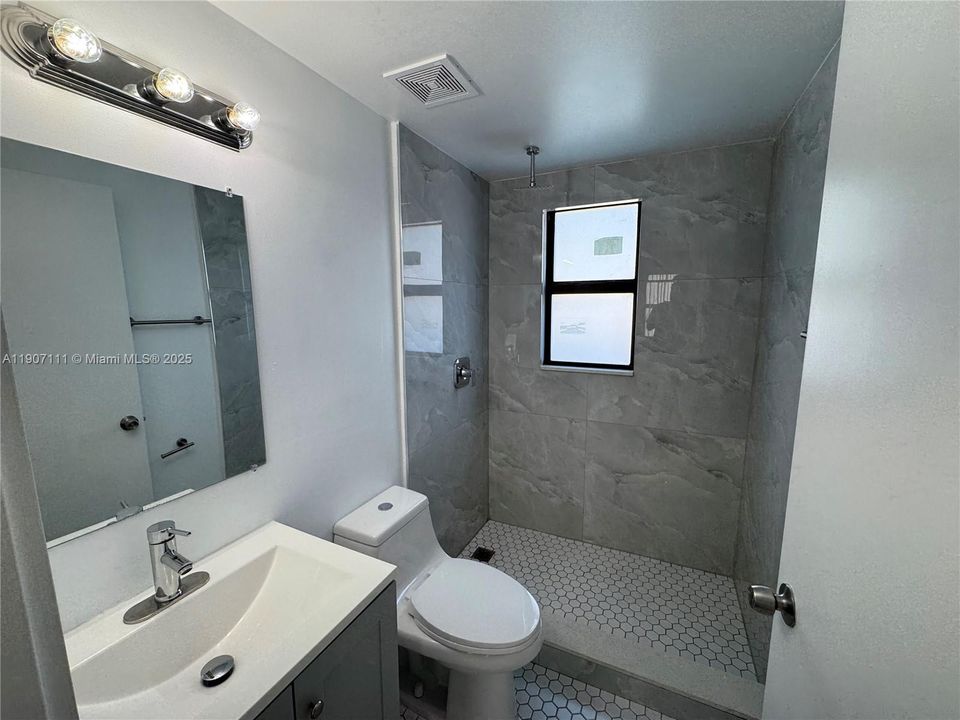 Recently Rented: $1,600 (1 beds, 1 baths, 950 Square Feet)