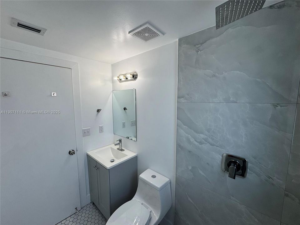 Recently Rented: $1,600 (1 beds, 1 baths, 950 Square Feet)