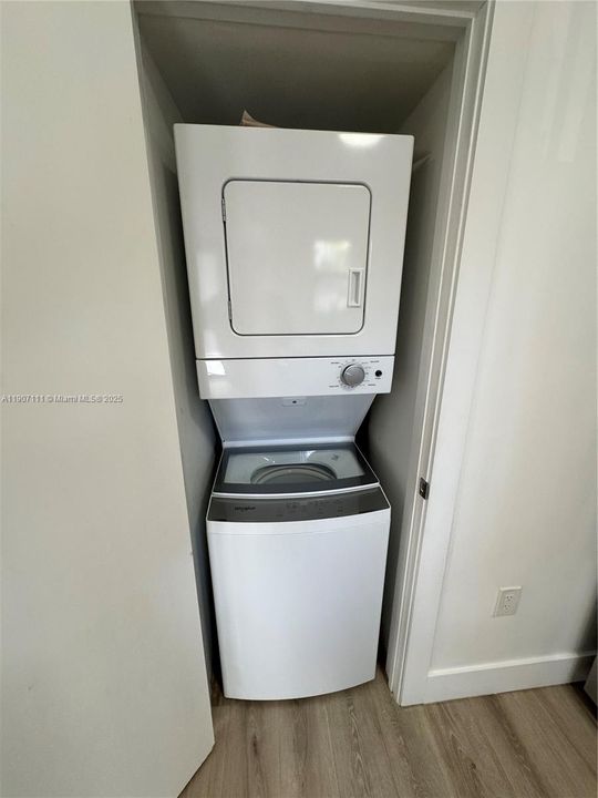 Recently Rented: $1,600 (1 beds, 1 baths, 950 Square Feet)