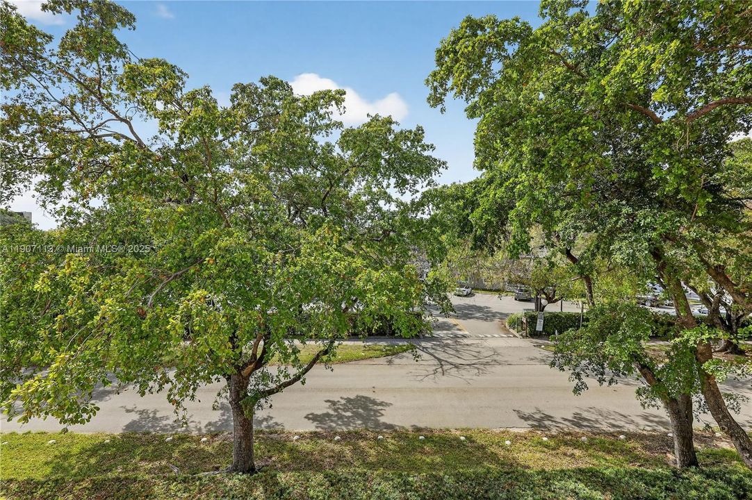 Под контрактом: $255,000 (1 спален, 1 ванн, 712 Квадратных фут)