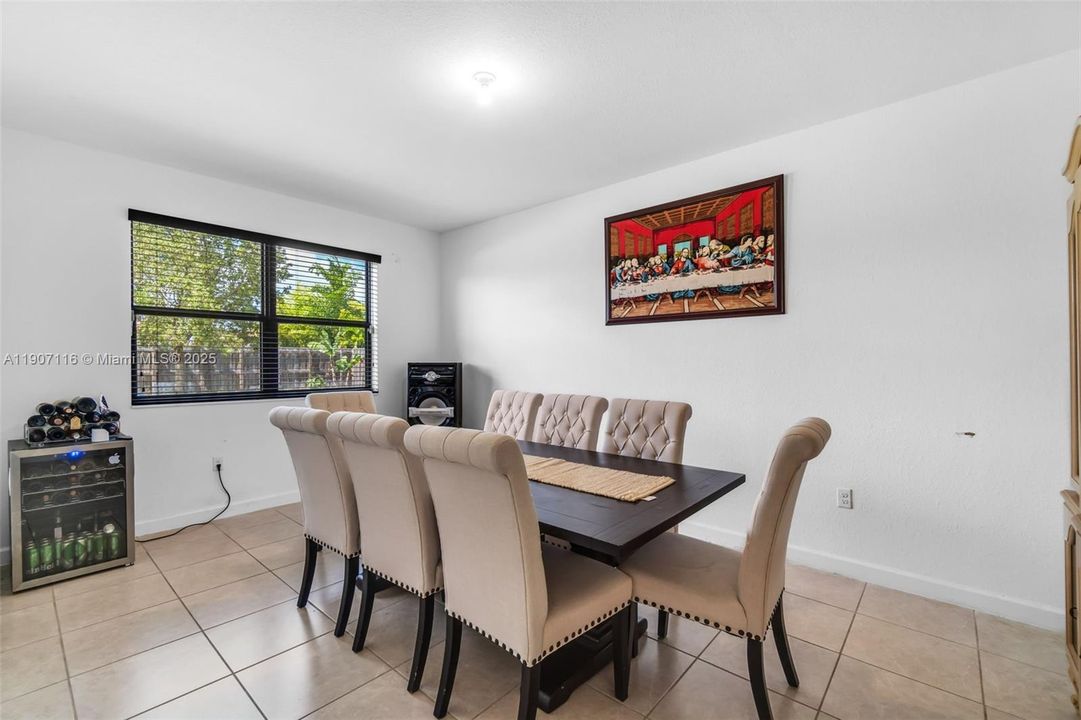 待售: $615,000 (4 贝兹, 2 浴室, 2720 平方英尺)