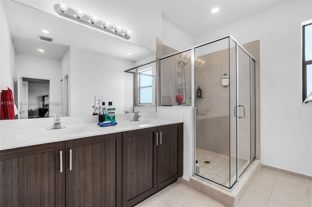 待售: $615,000 (4 贝兹, 2 浴室, 2720 平方英尺)