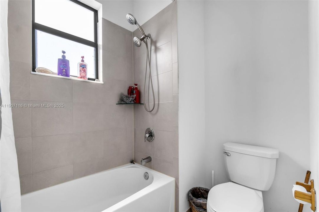 待售: $615,000 (4 贝兹, 2 浴室, 2720 平方英尺)