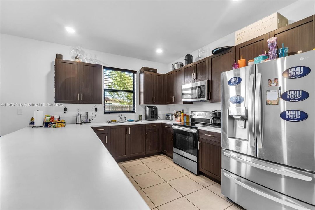 待售: $615,000 (4 贝兹, 2 浴室, 2720 平方英尺)