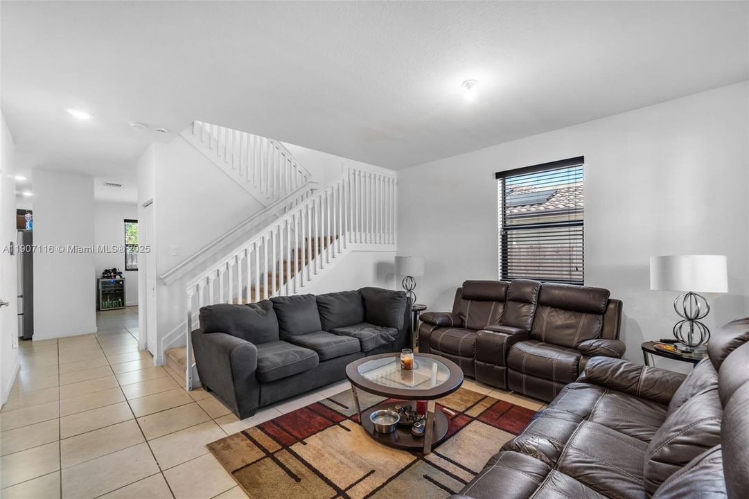 待售: $615,000 (4 贝兹, 2 浴室, 2720 平方英尺)