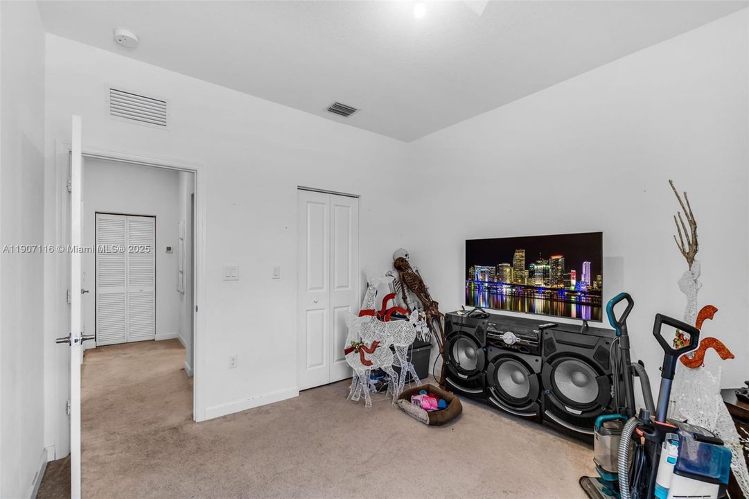 待售: $615,000 (4 贝兹, 2 浴室, 2720 平方英尺)