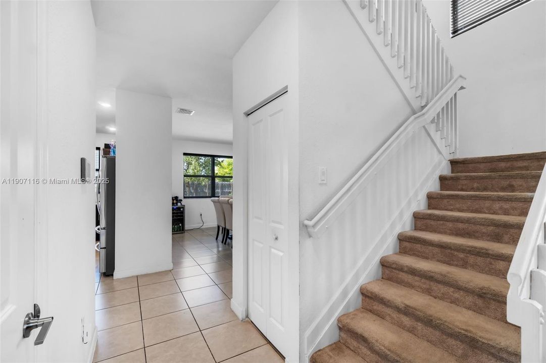 待售: $615,000 (4 贝兹, 2 浴室, 2720 平方英尺)