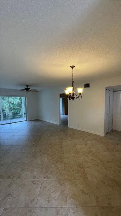 For Sale: $145,000 (2 beds, 2 baths, 1096 Square Feet)