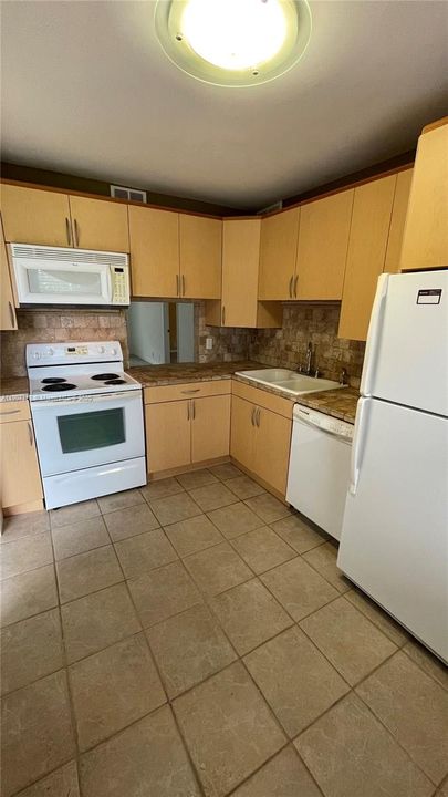 For Sale: $145,000 (2 beds, 2 baths, 1096 Square Feet)