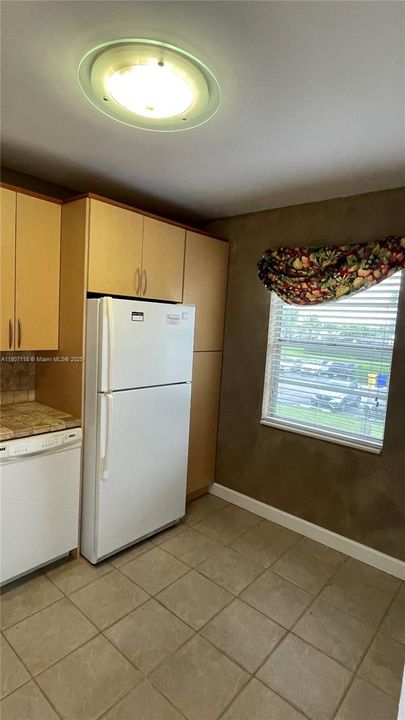 For Sale: $145,000 (2 beds, 2 baths, 1096 Square Feet)